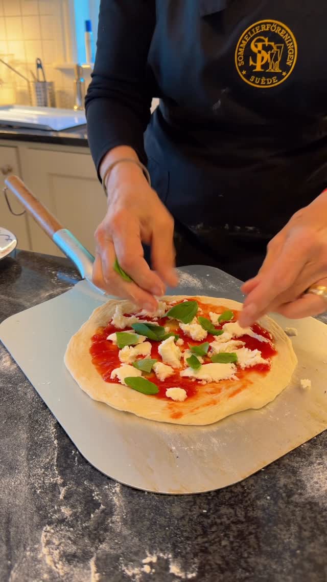 Treating Sail & Doxie to our best Neapolitan pizza while they are at home to be married ❤️ 

Reel credit: @sailanddoxie 

#Neapolitanpizza #sailanddoxie #pizzalovers #bakingpizza #pizza