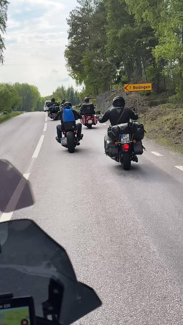 The first day of this year’s motorcycle adventure took us through the stunning landscapes of a Swedish summer. 🇸🇪🏍️ The road ahead is long, and the adventure is just beginning. Join us on the journey!

#GSA1250 #travelbug #adventure