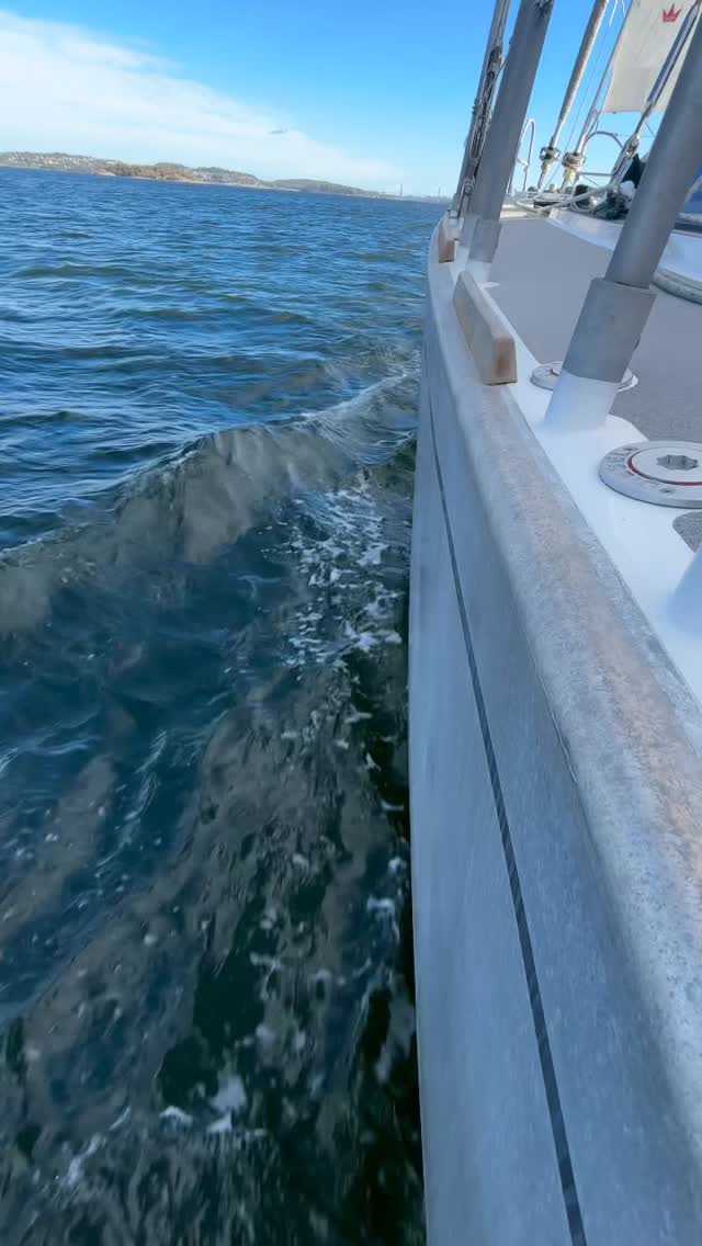 On route to haul out 😎

#sailinglife #sailingcouple #boatlife