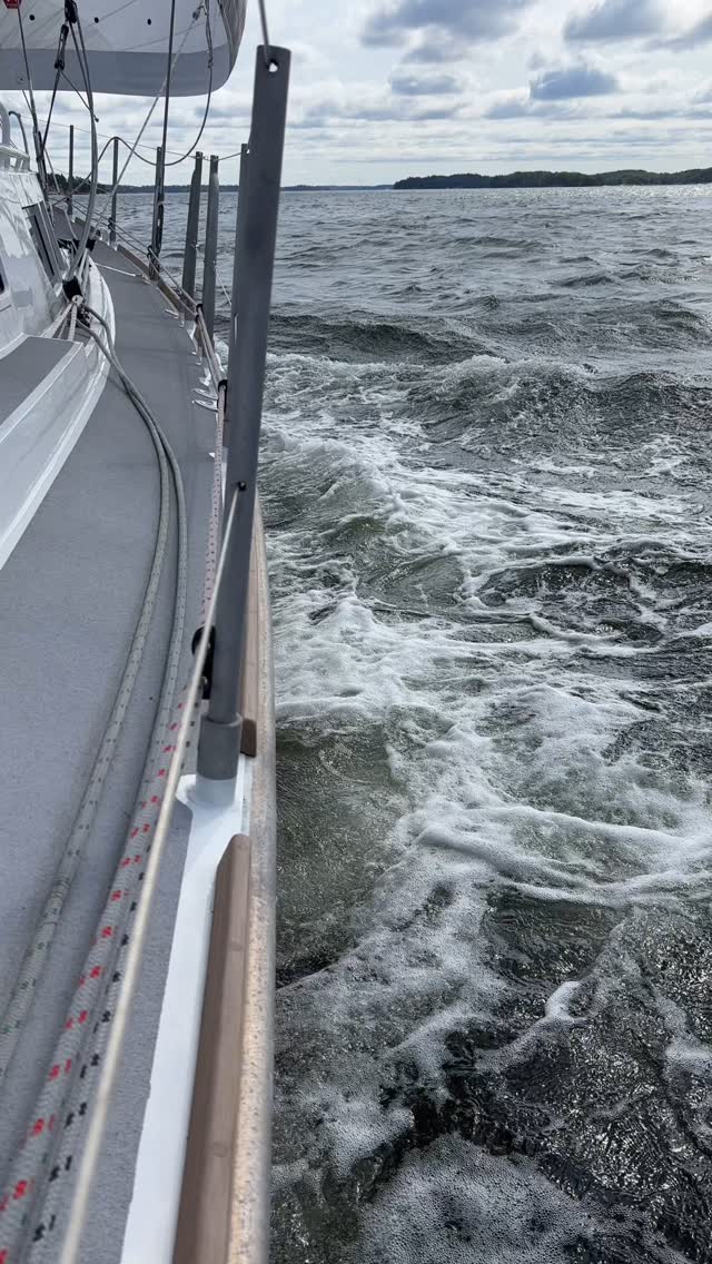 And so we’re off! ”Project Escaping the Baltic” has officially started 😎

#sailing #Stockholmarchipelago #ocean #boatlife