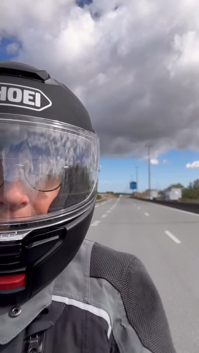 Day 7 ~ We had to tick the box. Strange to go under the English Channel like taking the subway with our bike. Of course it rained on the other side, but it cleared up with a wine tasting 😎

#GSA1250 #motorcycle #motorcycletouring #motorcycleadventure #motorcyclecouple
