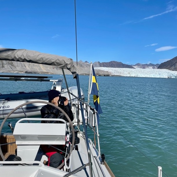 Still searching for our first polar bear 😎but we have more luck with the weather 🌞

#bushpoint #boreal #borealyacht #aluminiumsailboat #highlatitudesailboat #sail #sailing #sailingcouple #sailboatlife #yachtlife #sailinglife #sailinglifestyle #sailingadventure #adventure #travelbug #travelbysailingboat #cruising #summer #norway #svalbard #sørvågen #blomstrandhalvøya #blomstrandglacier