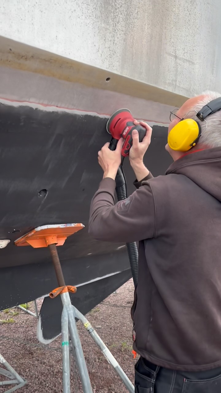 We are on the finish line with boat work! 😅 Splashing 💦 on Wednesday 😎

#sailingthebaltic #sailingarchipelago #boatwork